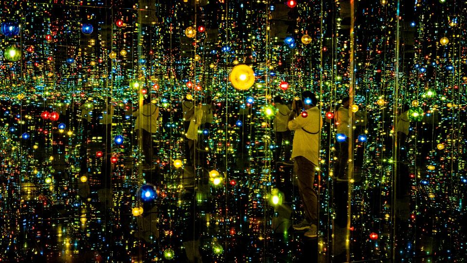 Infinity Mirror Room